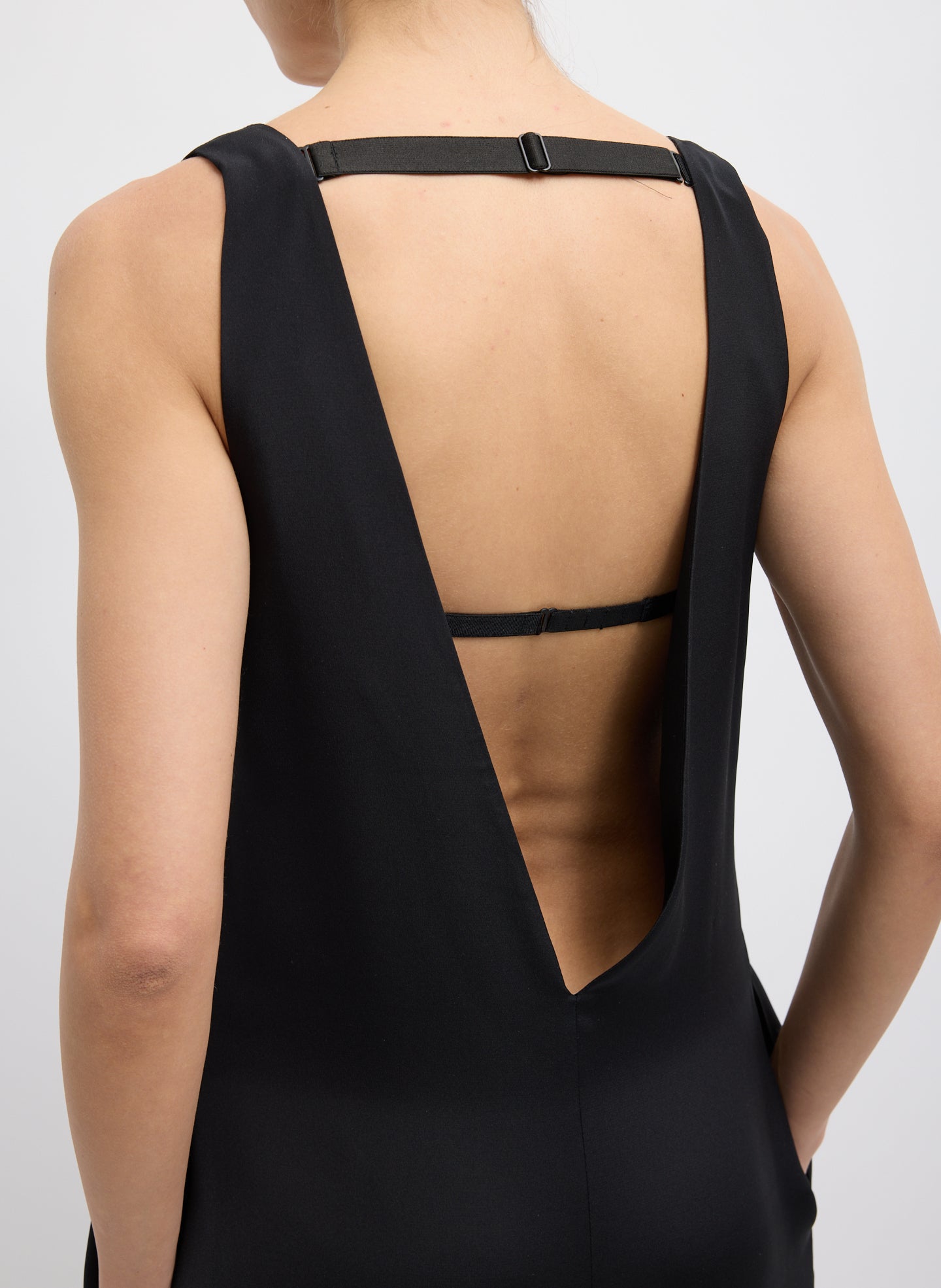 4 PLY SILK VNECK DRESS WITH BRA