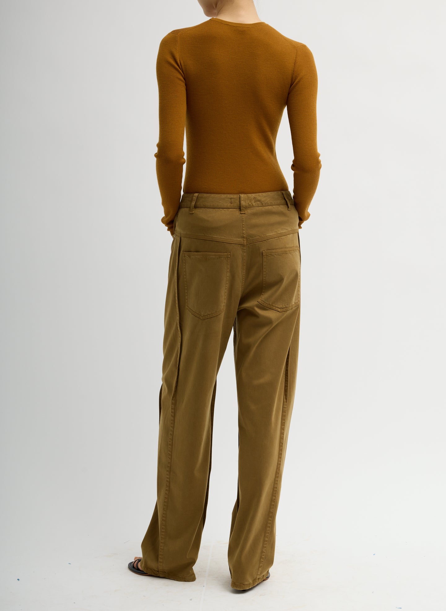 GARMENT DYED STRETCH TWILL TUCK PANT