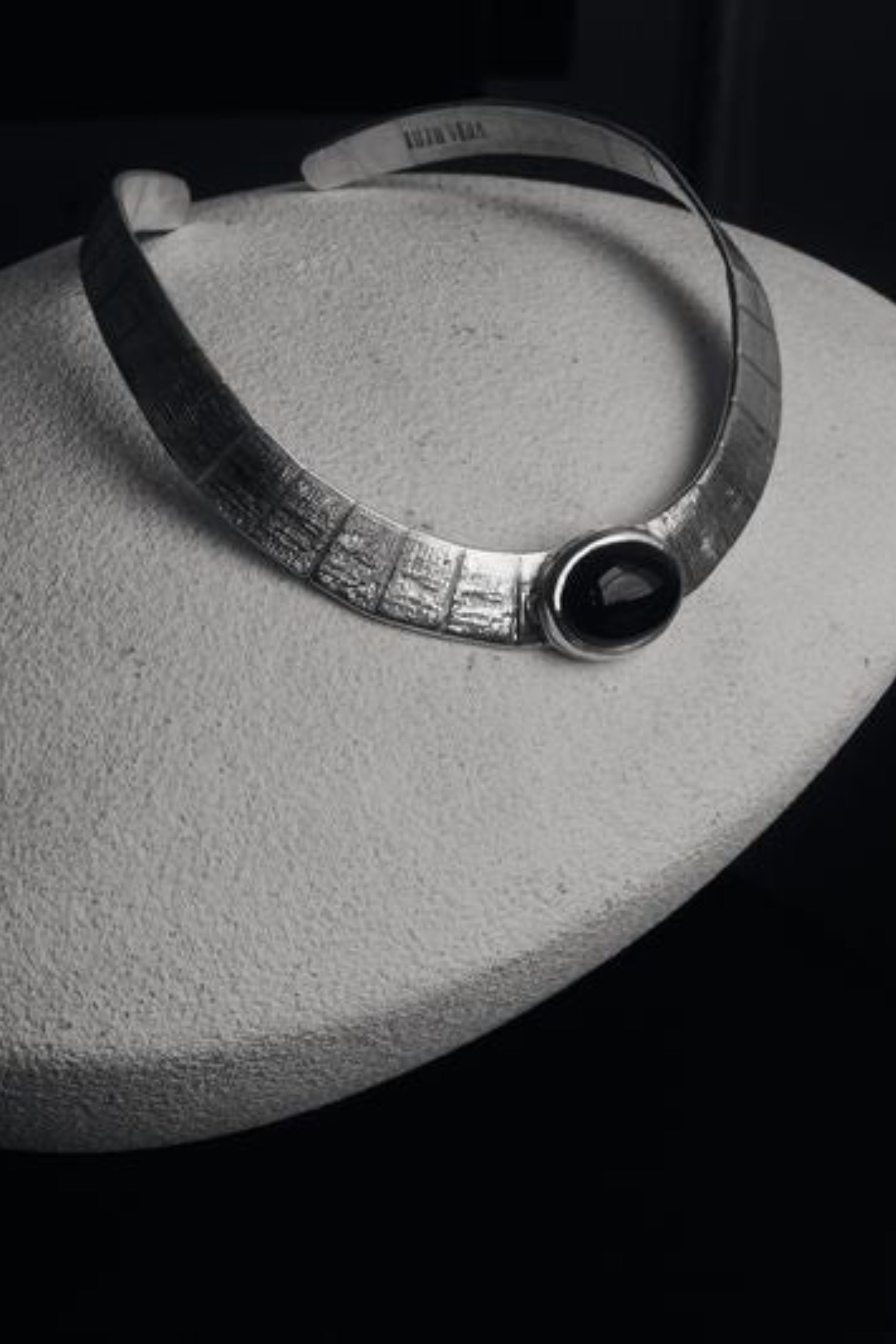 Athena Onyx Collar