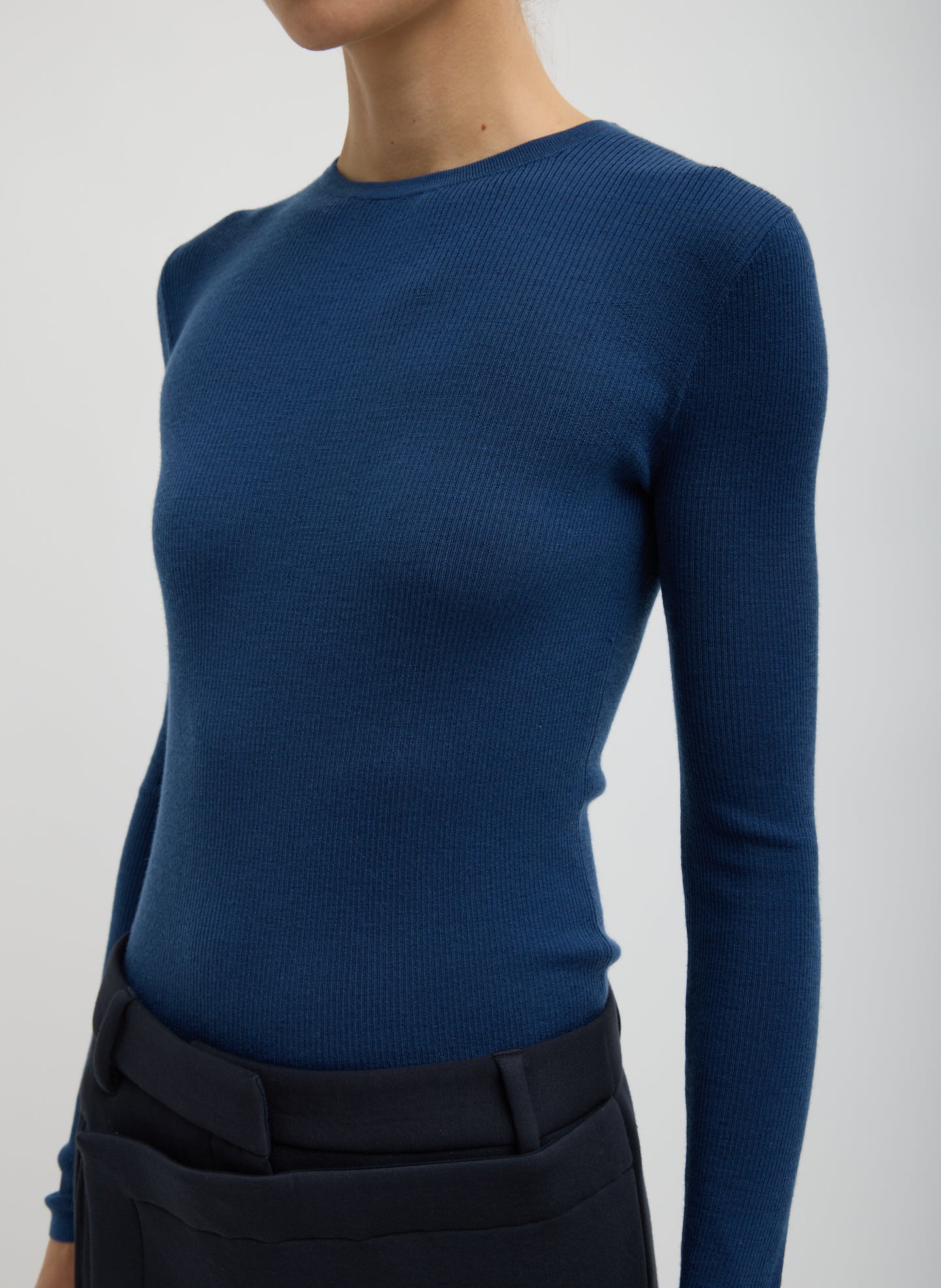 FEATHER WEIGHT RIBBED SWEATER CREWNECK PULLOVER