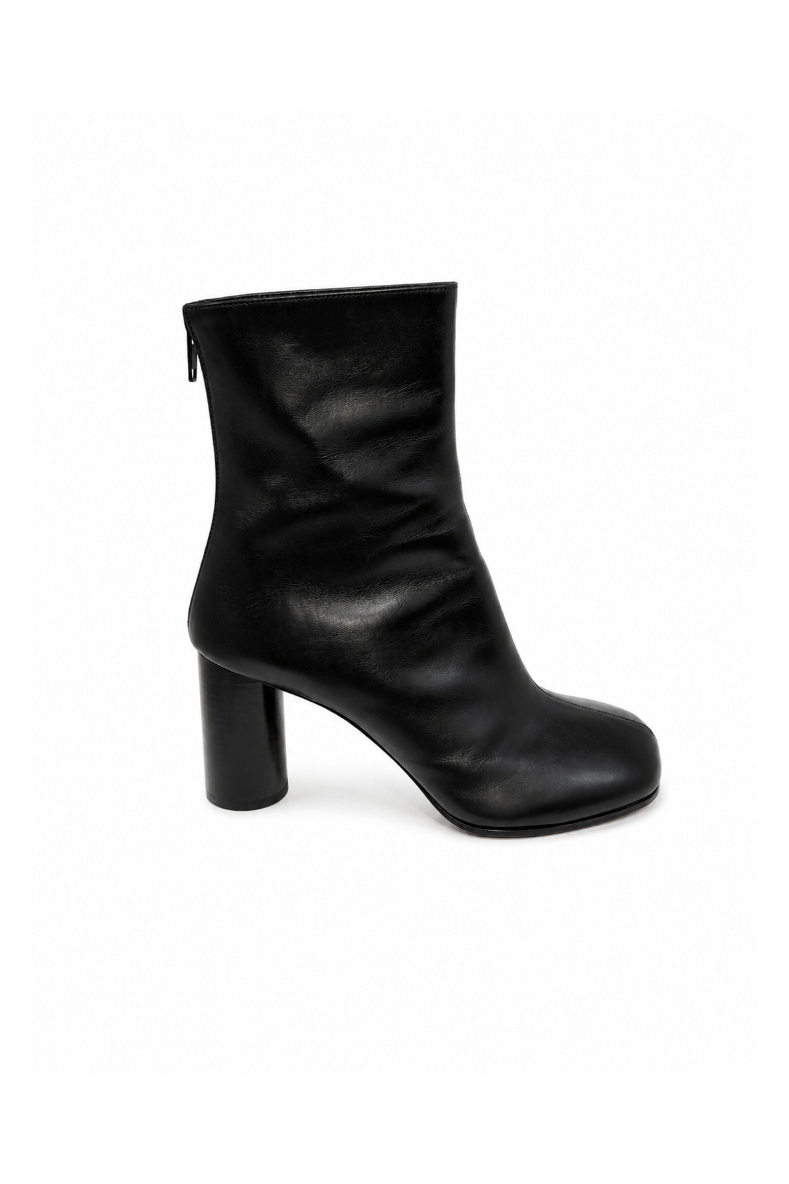 Tug Ankle Boot in Black
