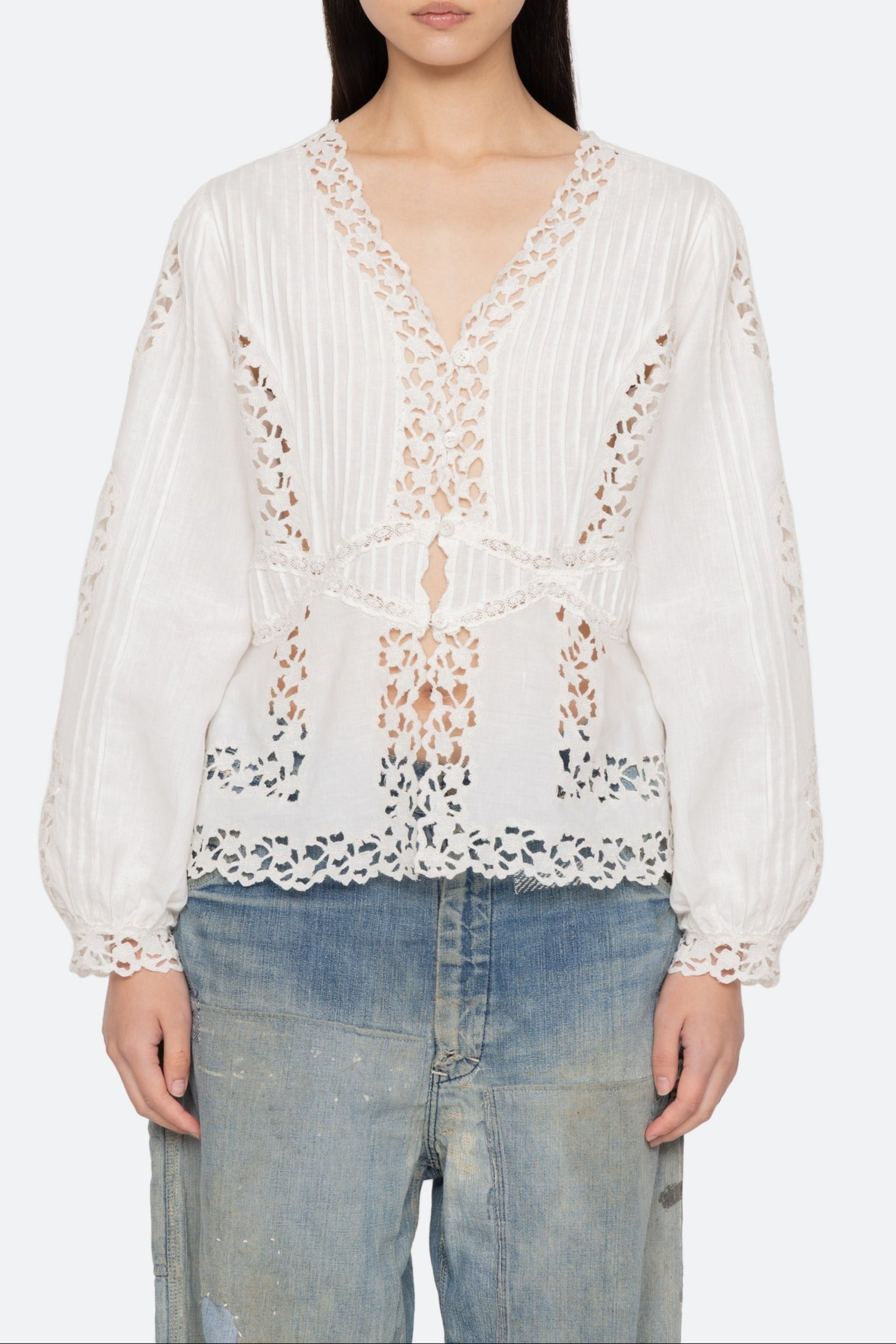 SOFIA EMBROIDERY L/SLV BLOUSE (D1)