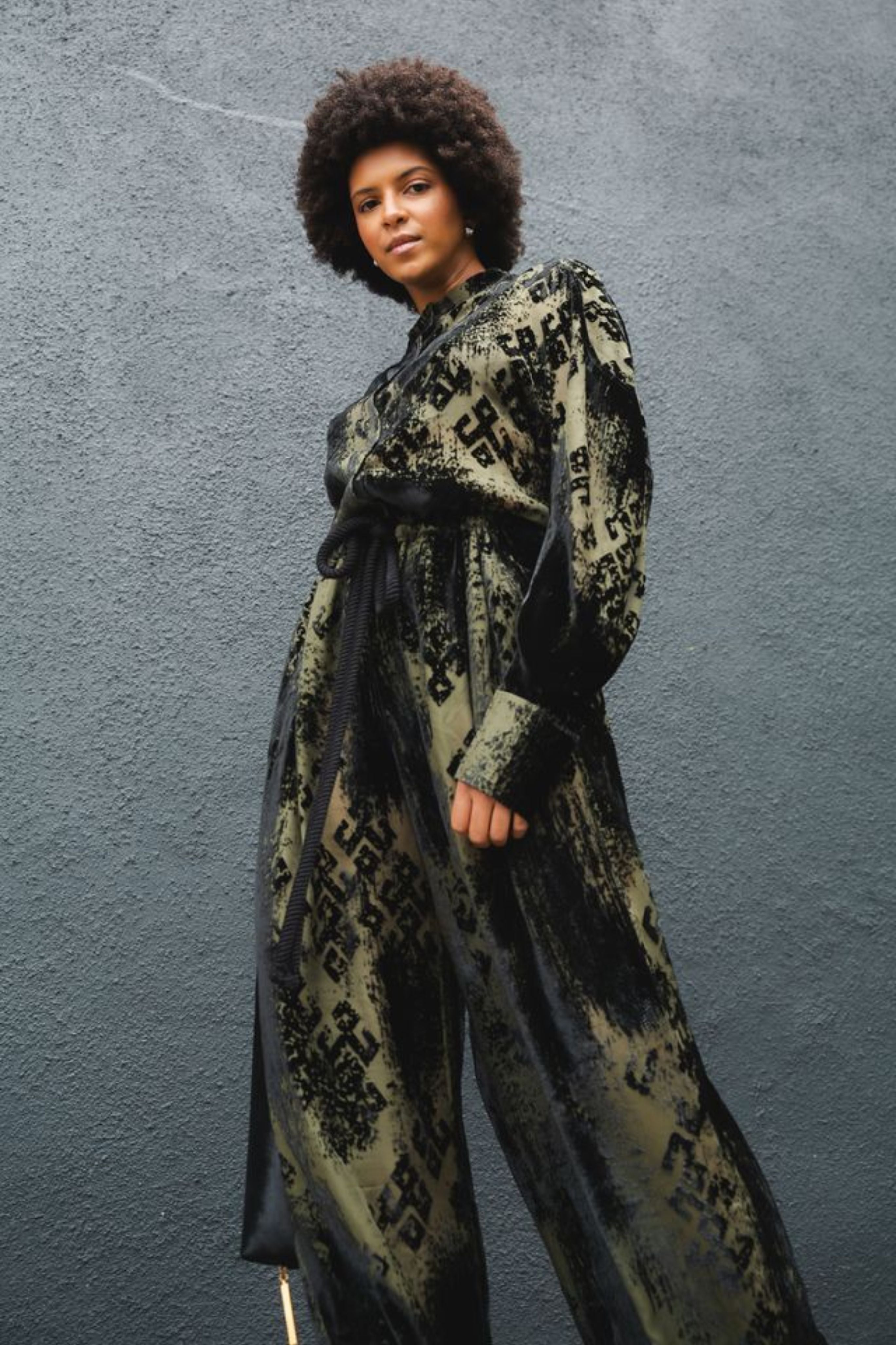 Droplet-Shoulder Shirt