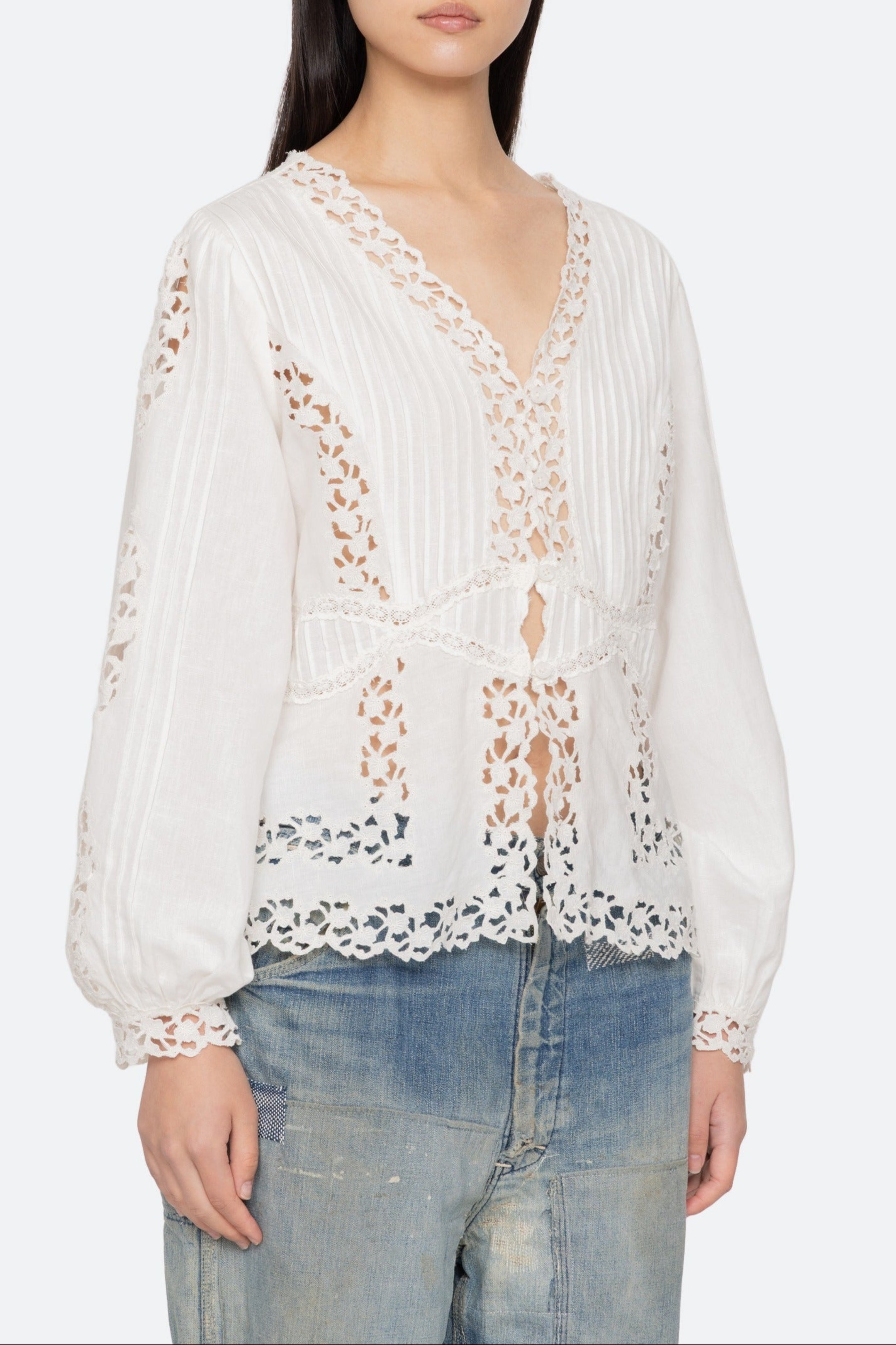 SOFIA EMBROIDERY L/SLV BLOUSE (D1)