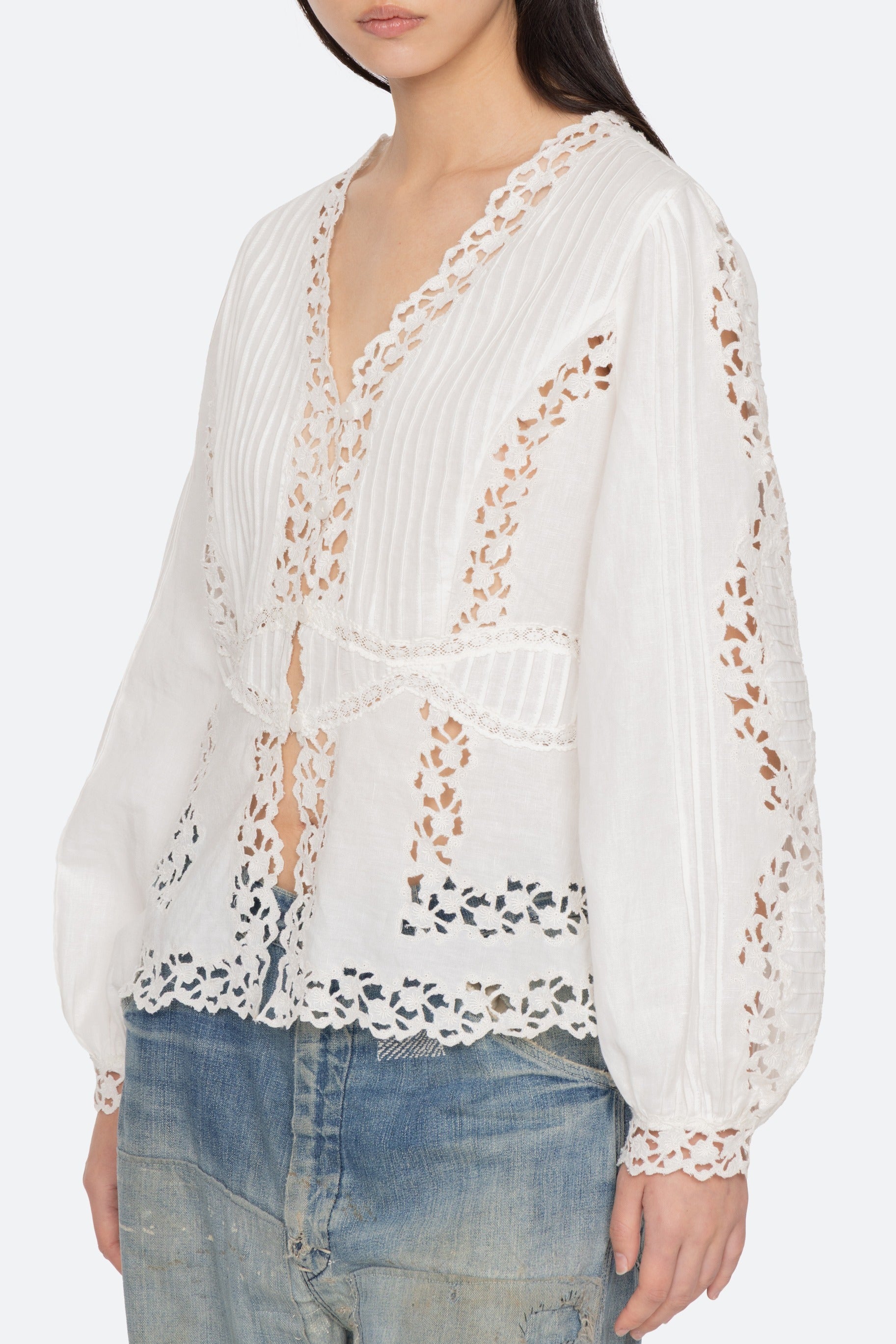 SOFIA EMBROIDERY L/SLV BLOUSE (D1)