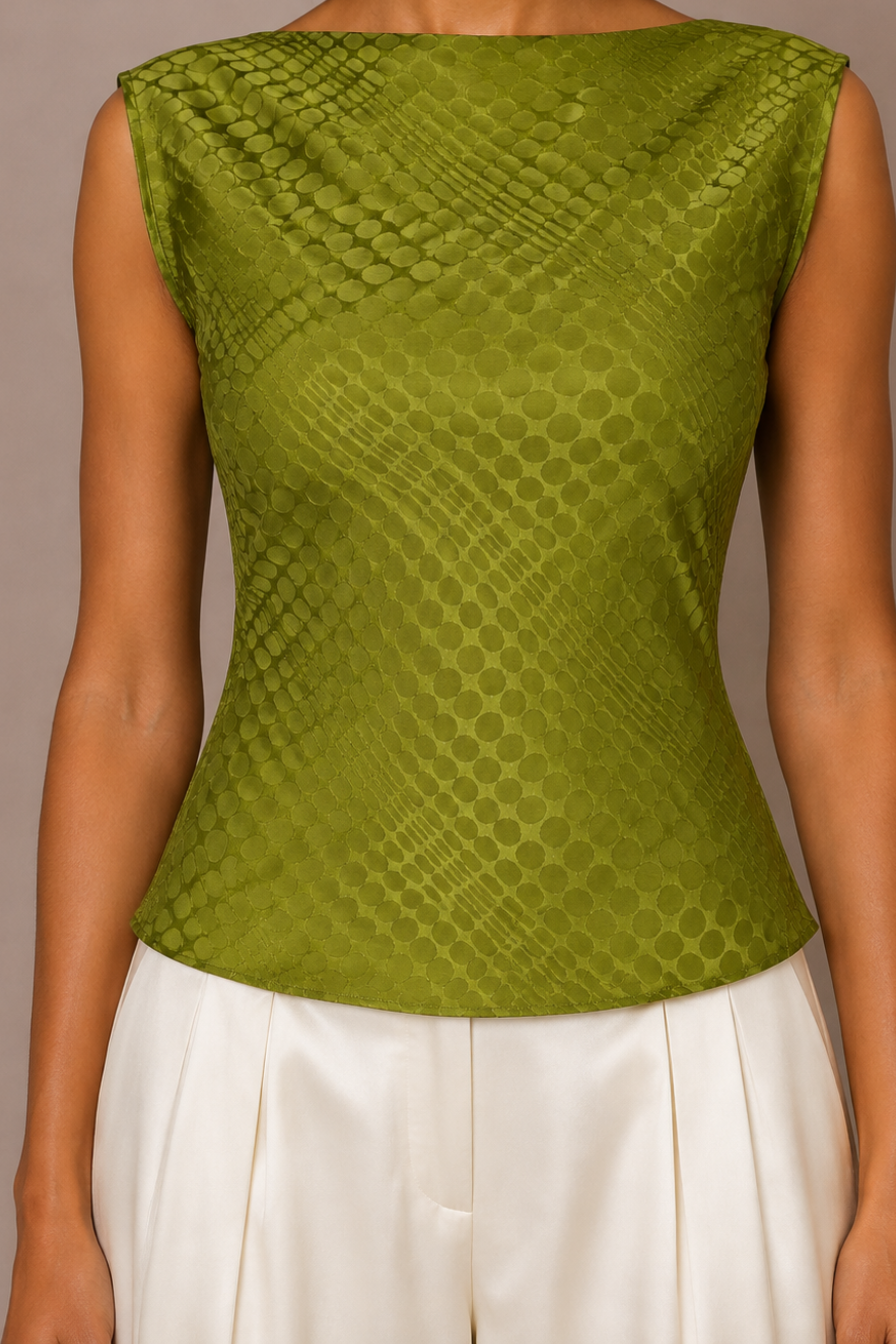 Wiggle Dot Jacquard Cowl Back Shell