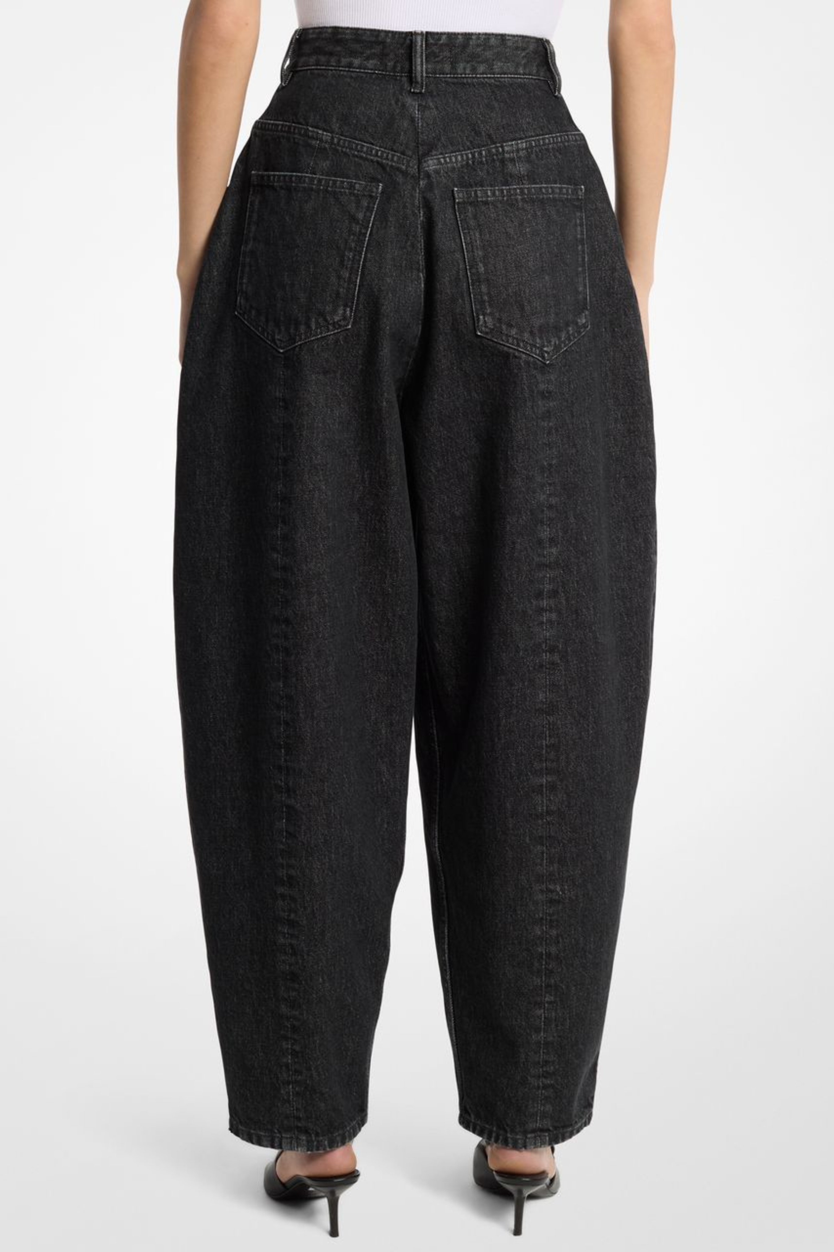 Courtney Barrel Pleated Jean