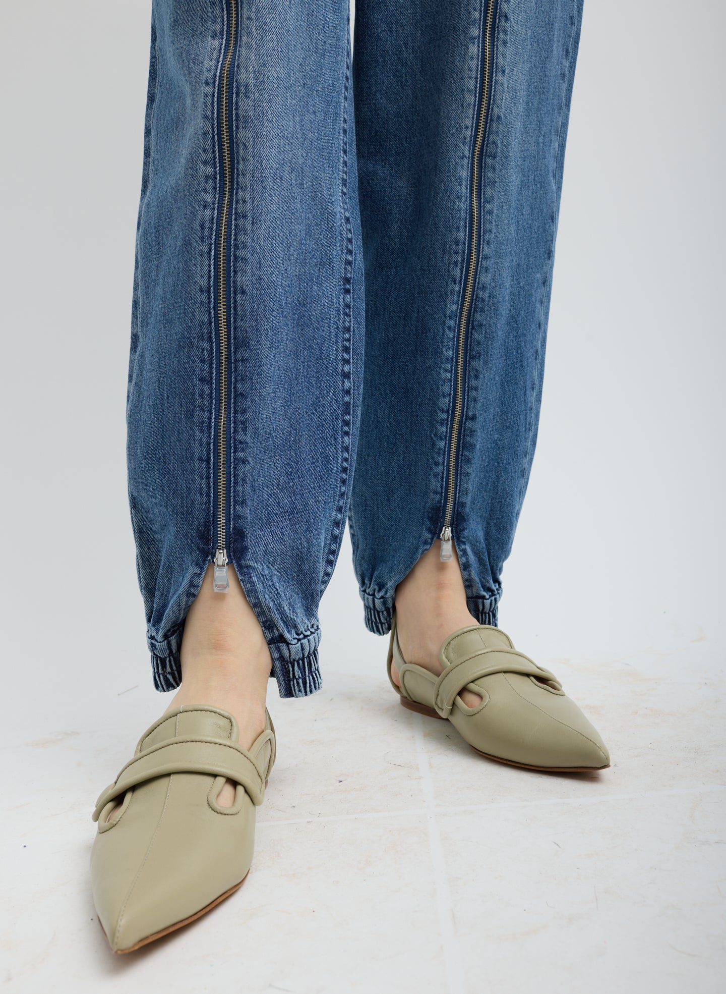 ZIPPERED DENIM JOGGER