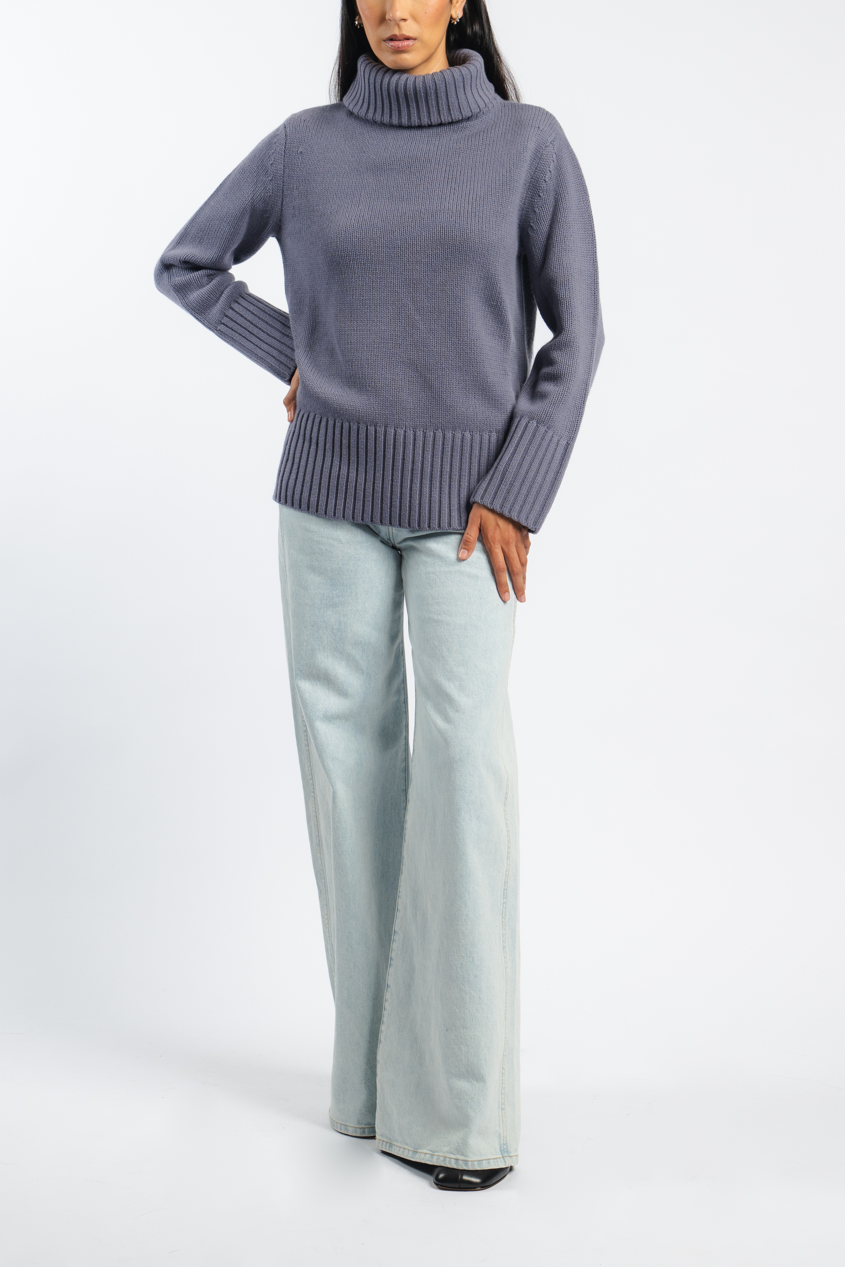 Cashmere Oversized Turtleneck in Iris