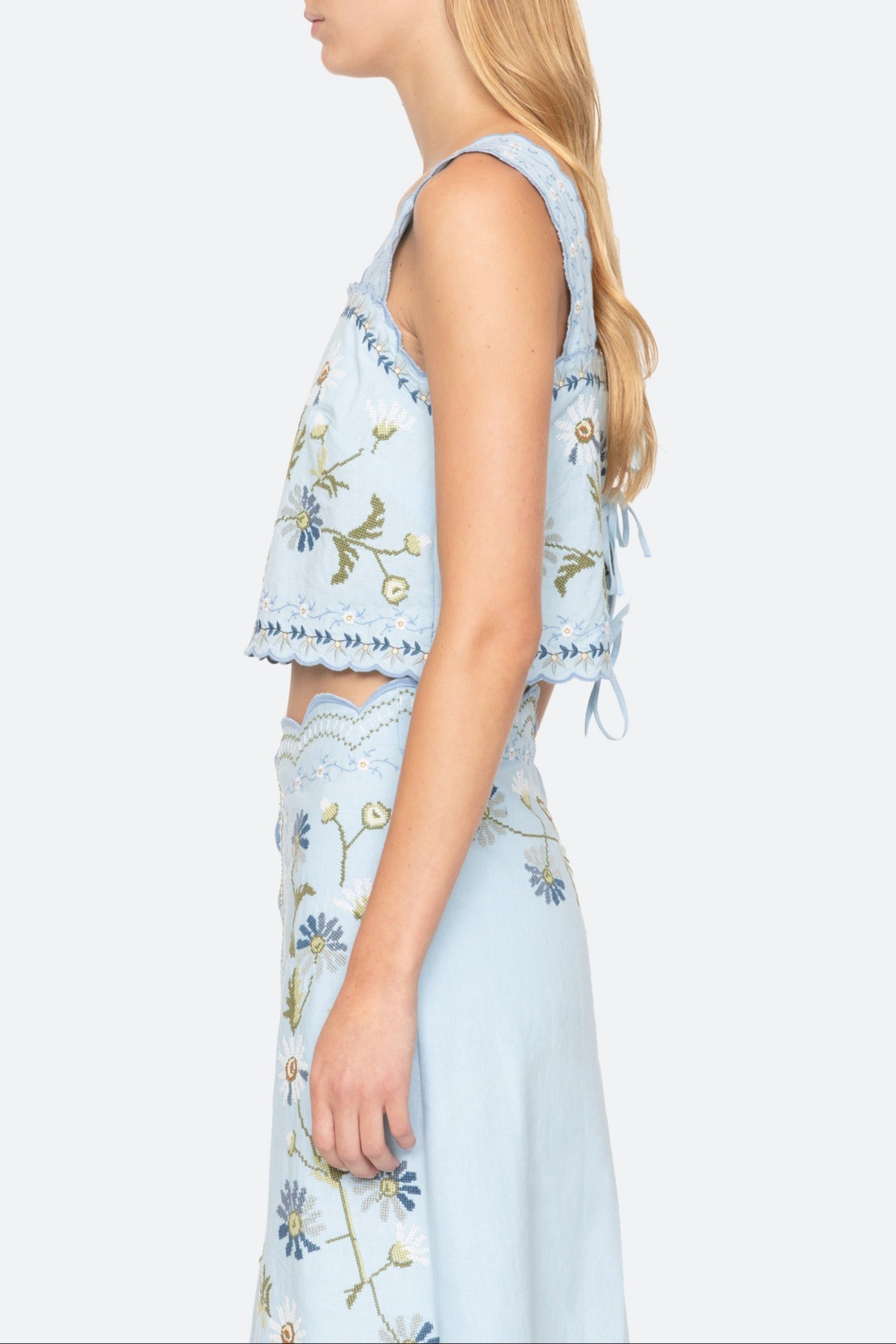 AUDRA EMBROIDERY TANK TOP (D2)