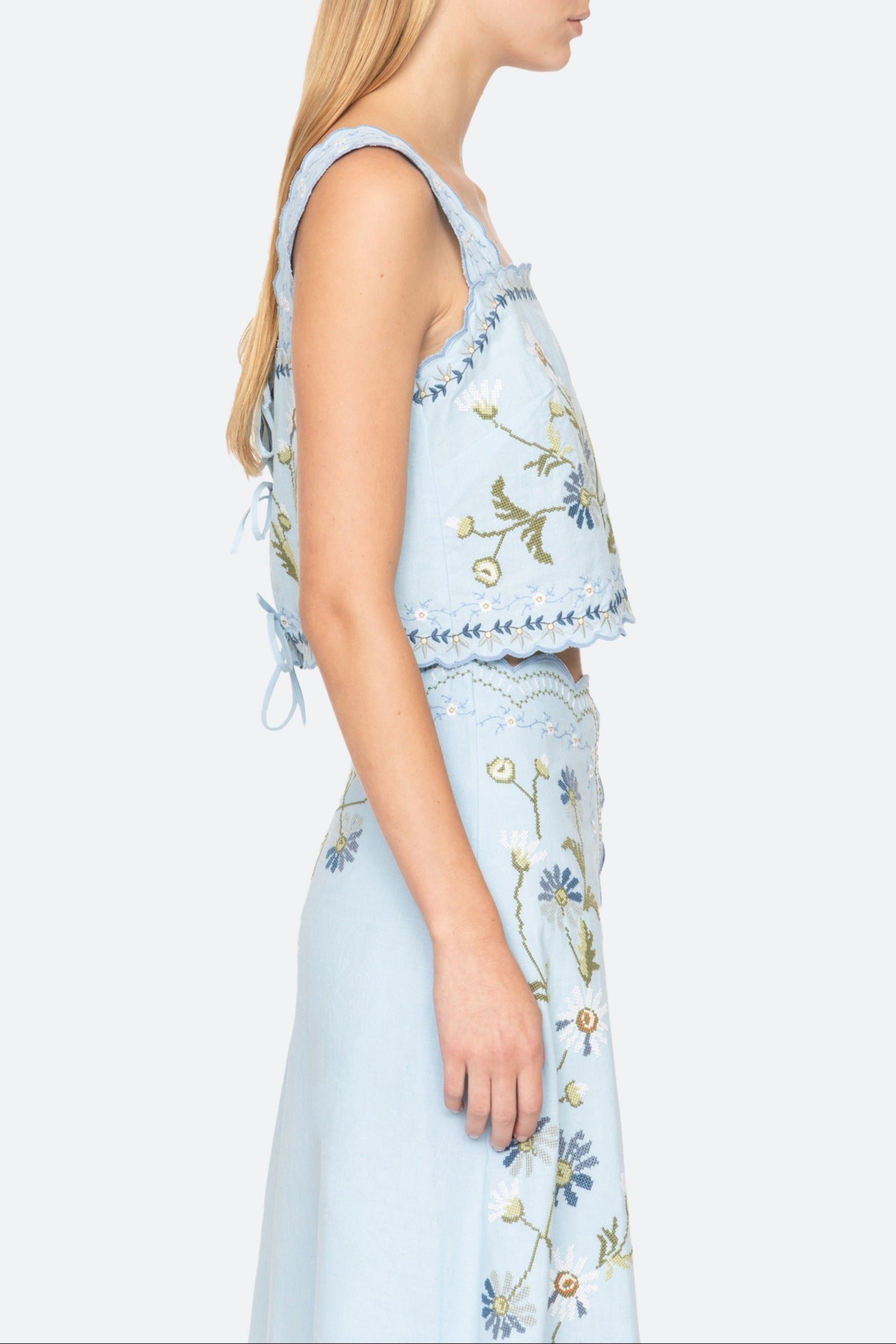 AUDRA EMBROIDERY TANK TOP (D2)