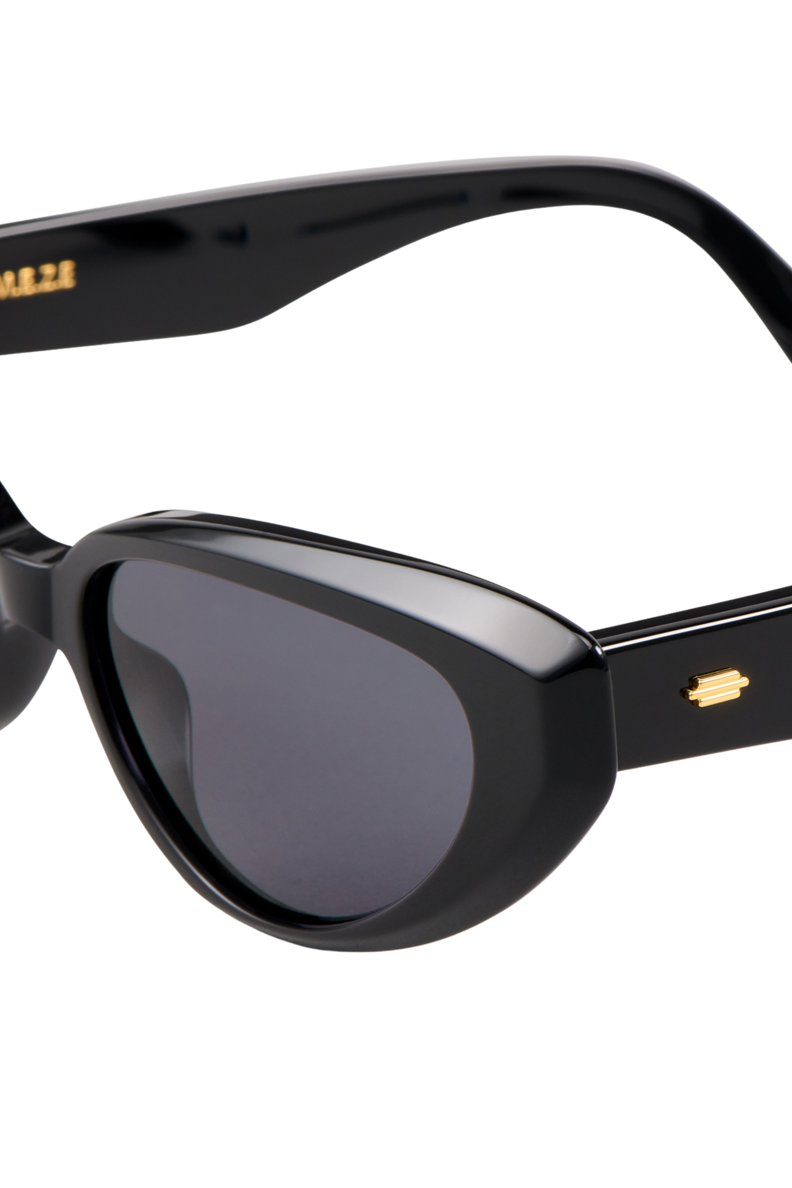 Zawe II Sunglasses in Black