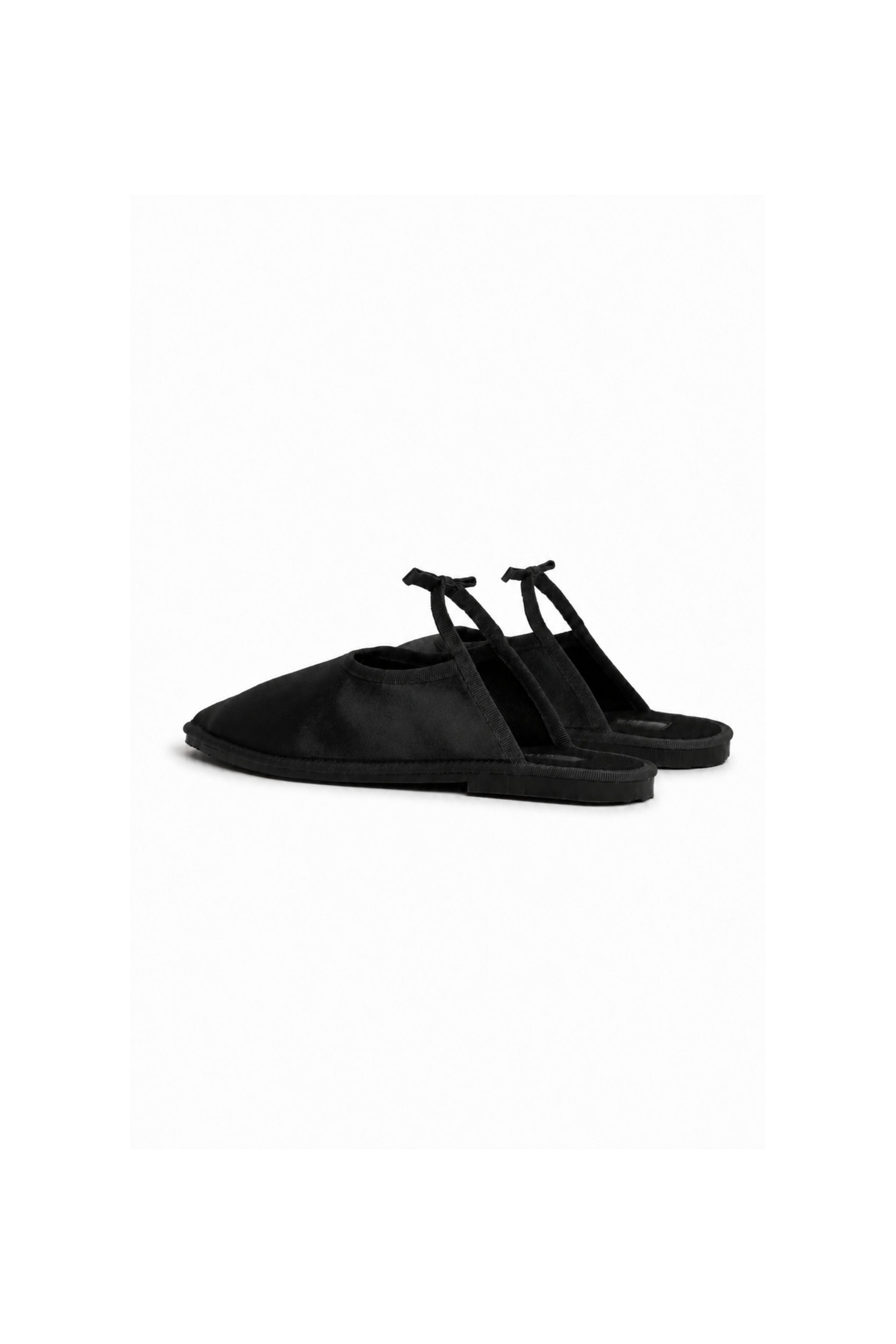 Maria de La Orden 3 Flat - Black