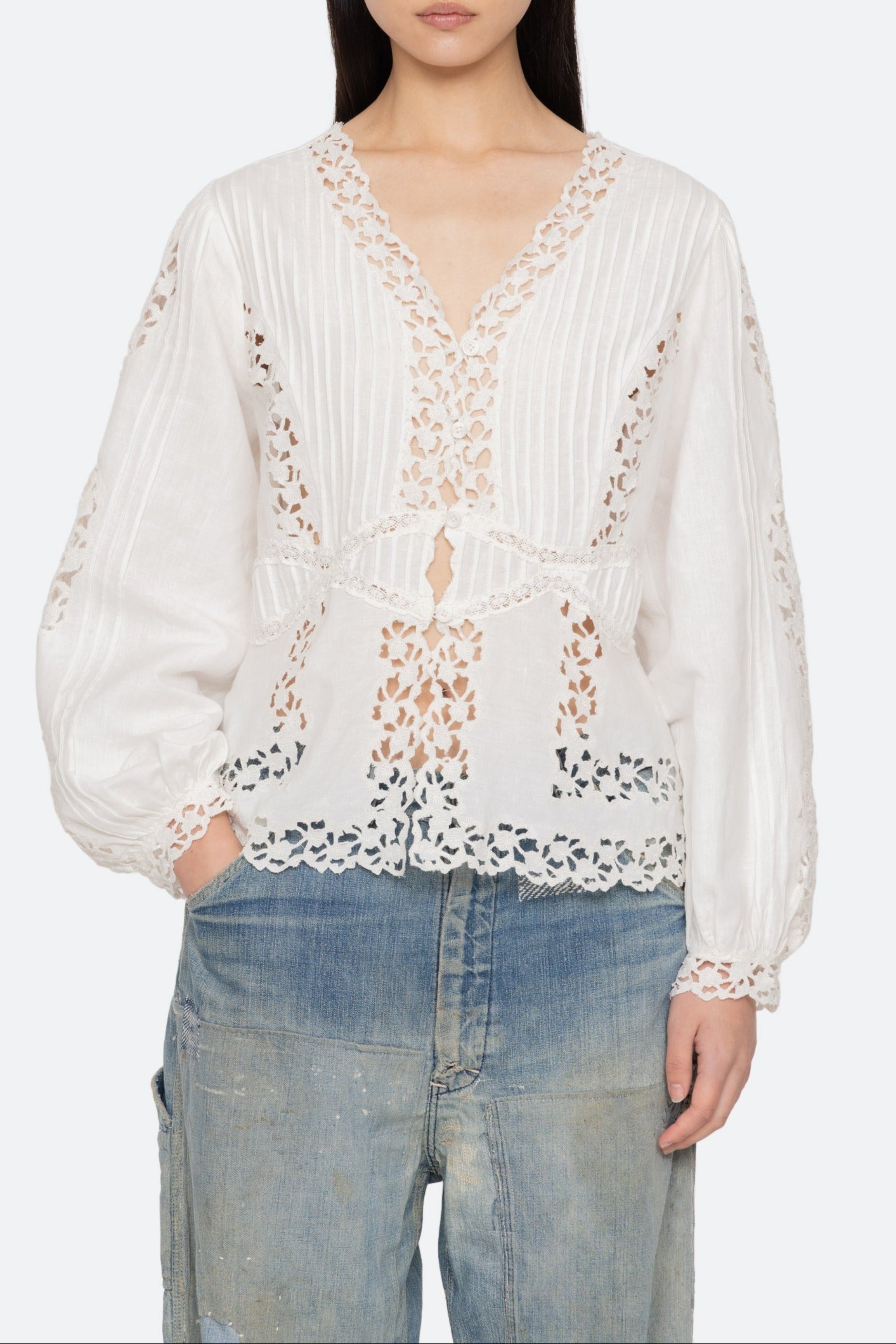 SOFIA EMBROIDERY L/SLV BLOUSE (D1)
