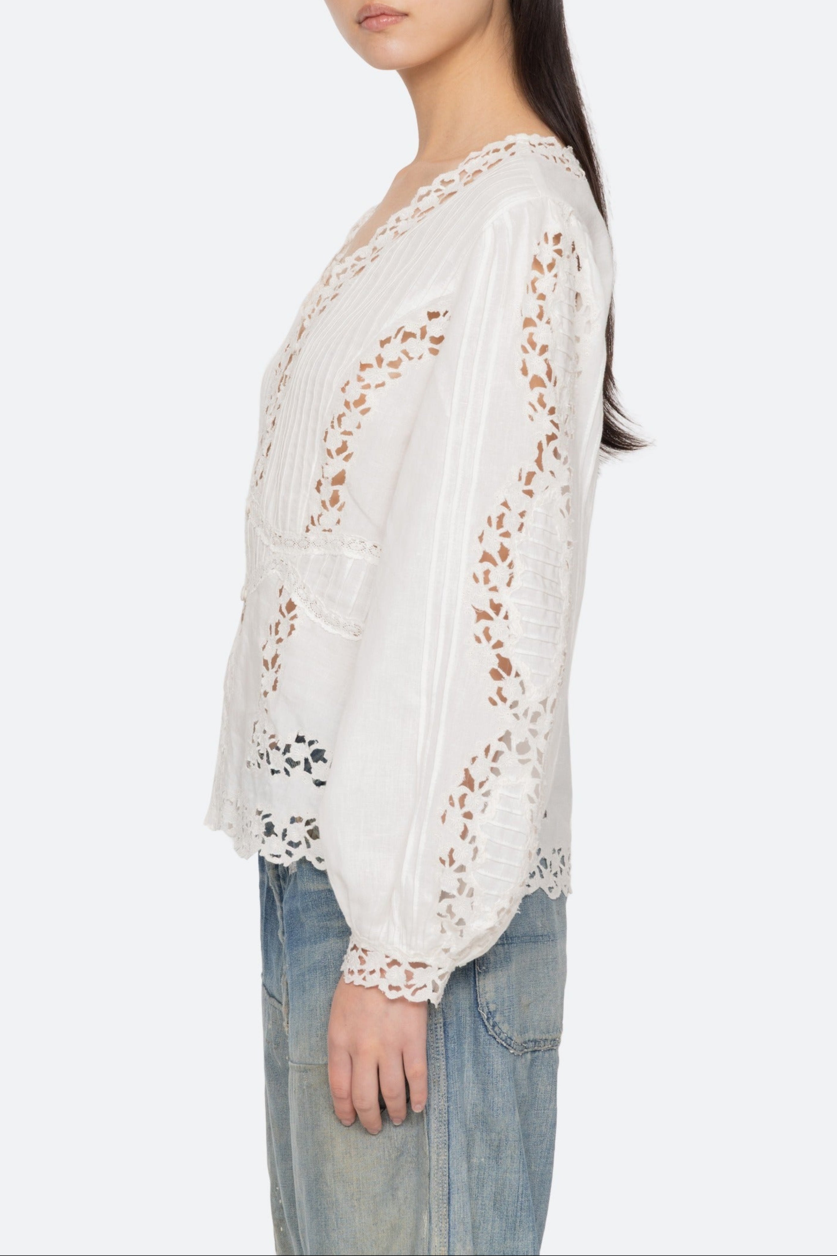 SOFIA EMBROIDERY L/SLV BLOUSE (D1)