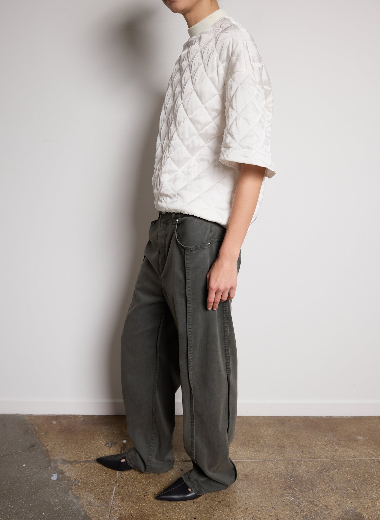GARMENT DYED STRETCH TWILL TUCK PANT
