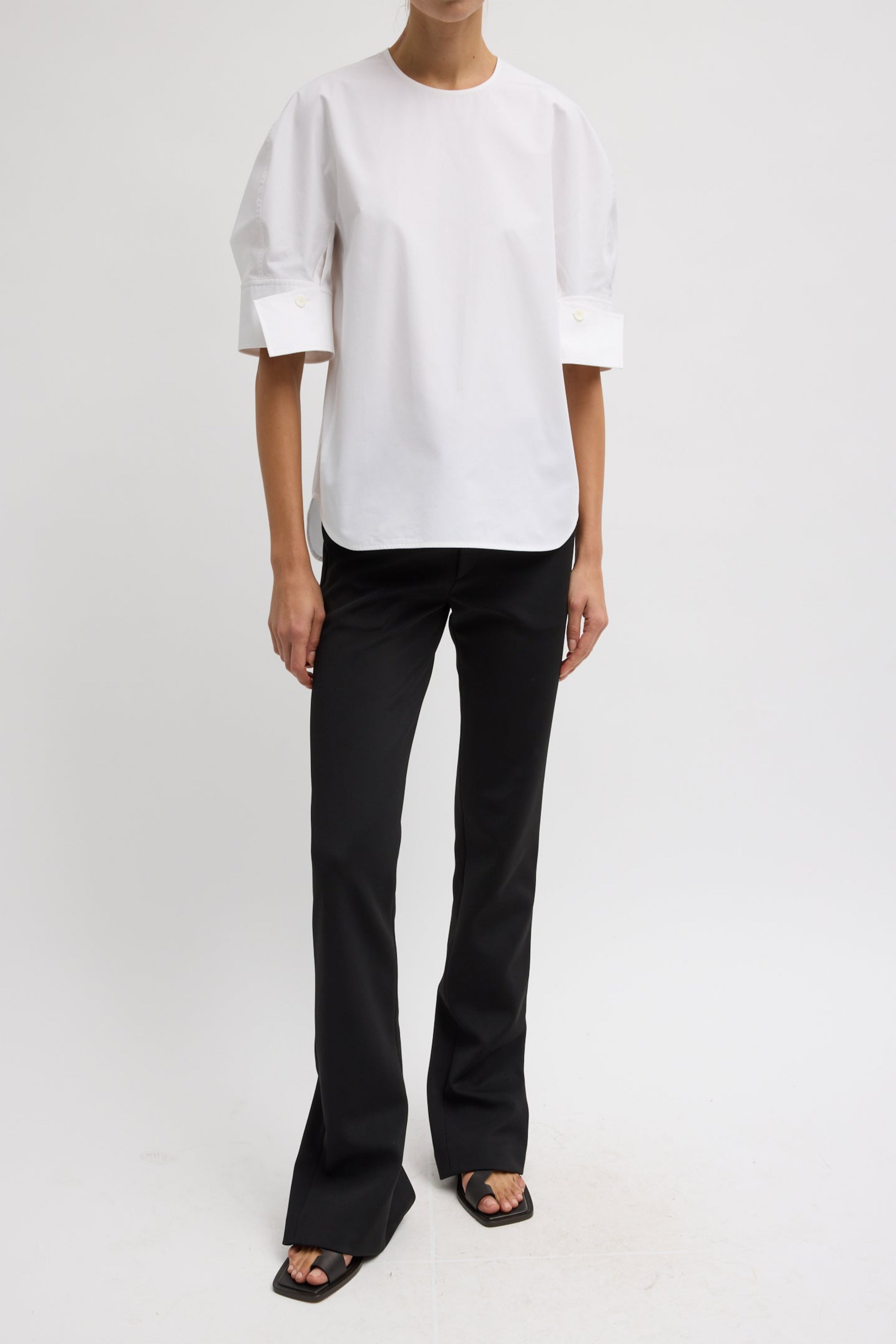 COMPACT ECO POPLIN REVERSE SLEEVE TOP