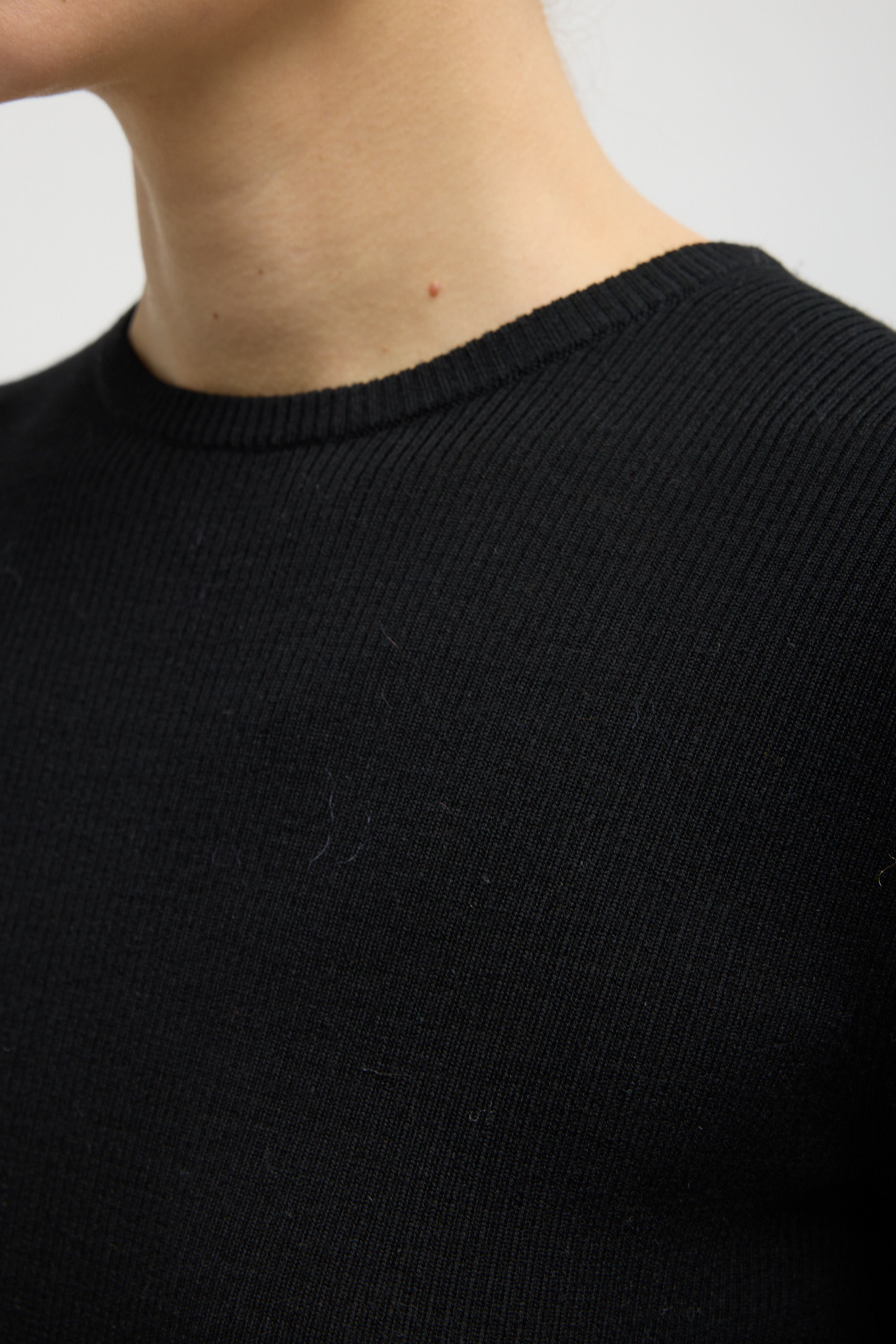 Feather Weight Ribbed Sweater Crewneck Pullover - Black