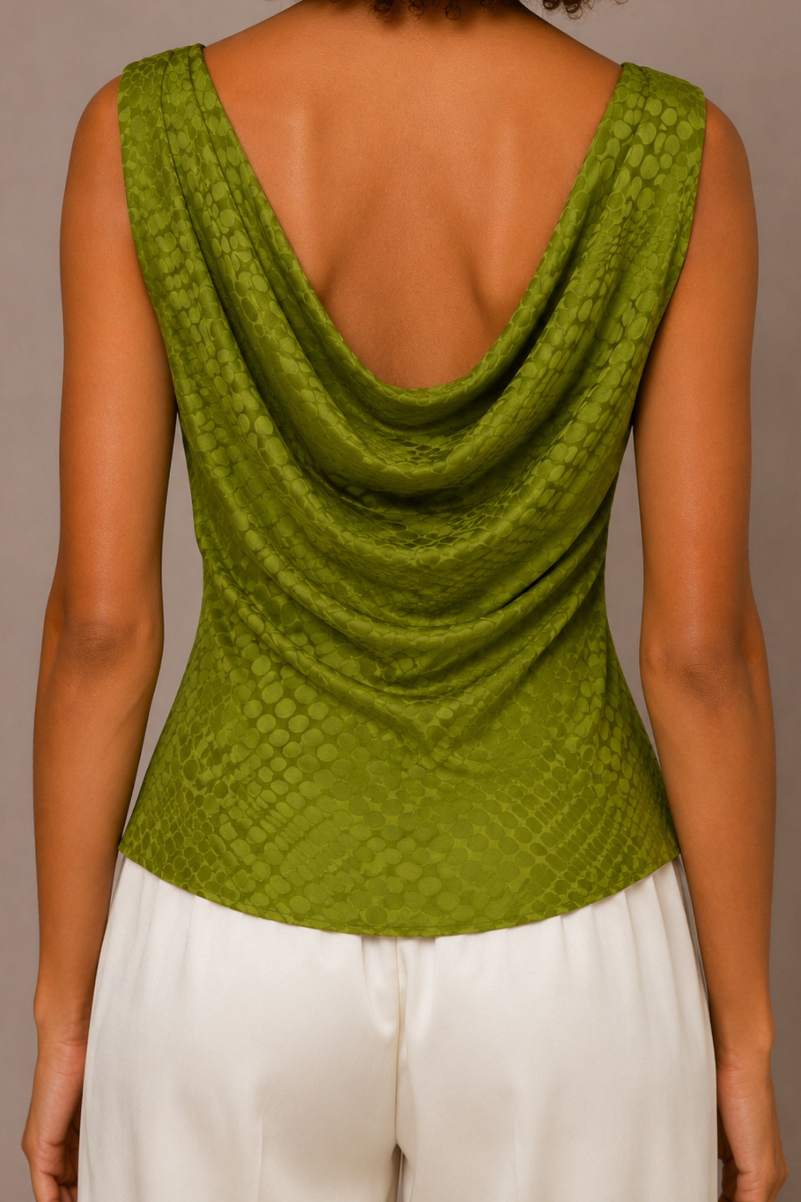Wiggle Dot Jacquard Cowl Back Shell