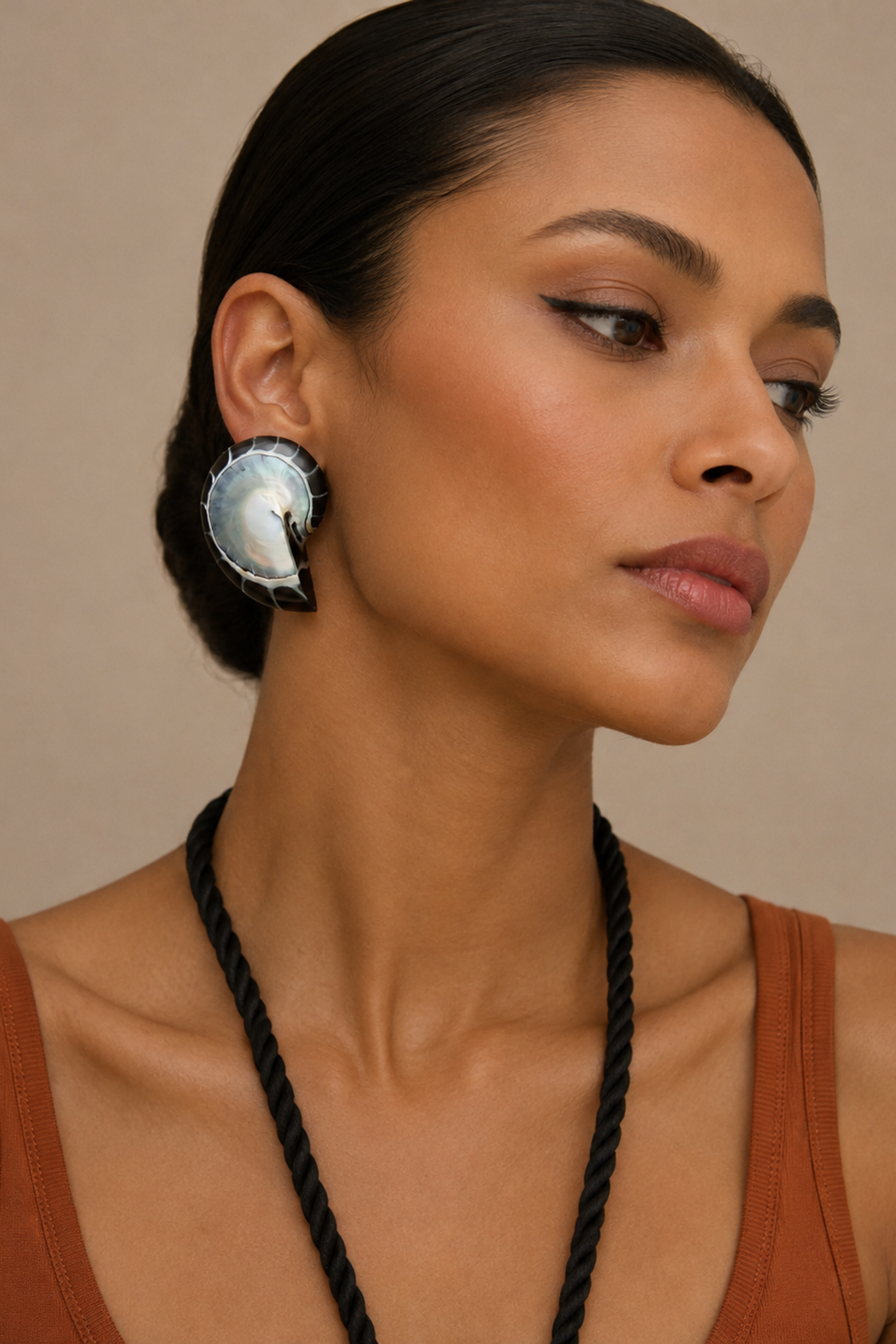 Nautilus Earrings - Black