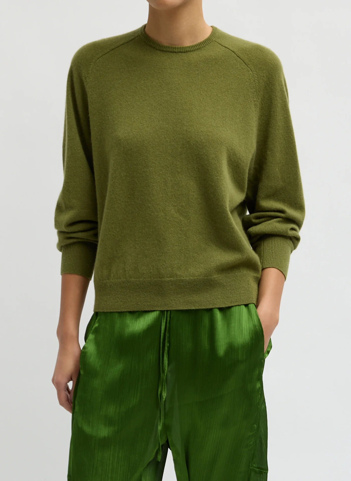 Feather Weight Cashmere Crewneck Sweater - Green